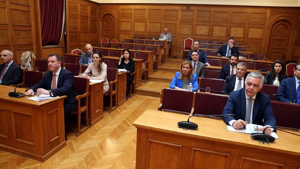 Parlamento grego recomenda levantamento da imunidade parlamentar no escândalo de fraude com subsídios agrícolas da UE