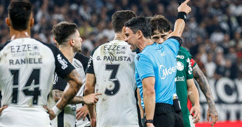 Por que gesto obsceno de jogadores do Corinthians é para expulsão? Entenda