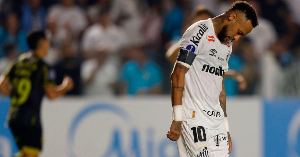 Santos envergonha torcida no dia do aniversário de 114 anos ao só empatar com o frágil Recoleta