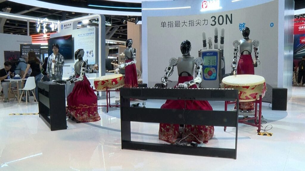 Vídeo. Hong Kong: robots humanoides fazem boxe e atuam em feira de IA e robótica
