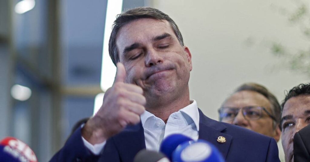 Campanha de Flávio vive fôlego pontual, mas ‘fator Vorcaro’ ainda preocupa