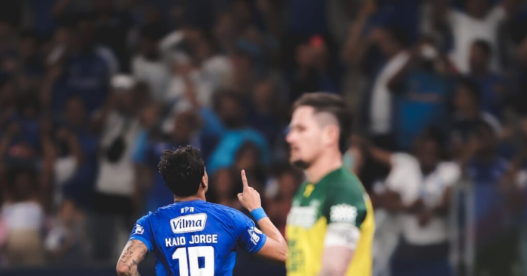 Copa do Brasil tem jogador de linha no gol e classificação dos grandes; veja resultados