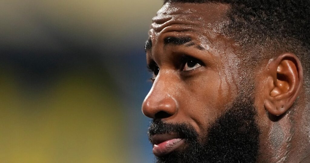 Cruzeiro resiste após expulsão de Gerson e segura empate com o Boca Juniors em La Bombonera