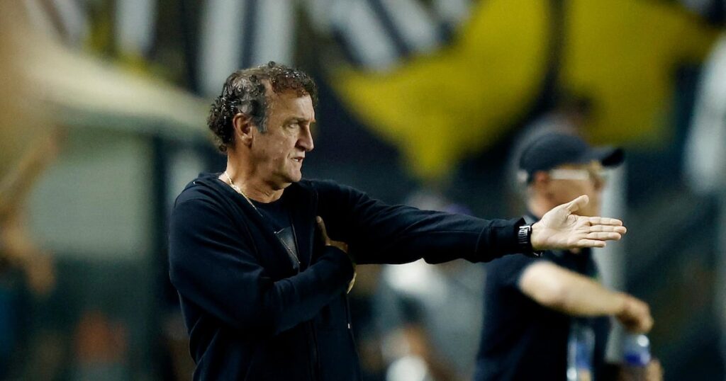 Cuca reclama de fofoca no Santos e planeja melhora com jogos em Portugal: 'Improvisamos o improviso'