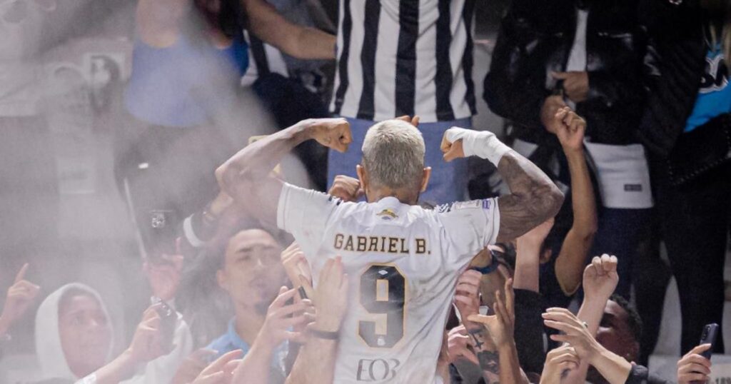 Cuca revela pedido de desculpa de Gabigol após expulsão: ‘O torcedor pode xingar, o atleta não’