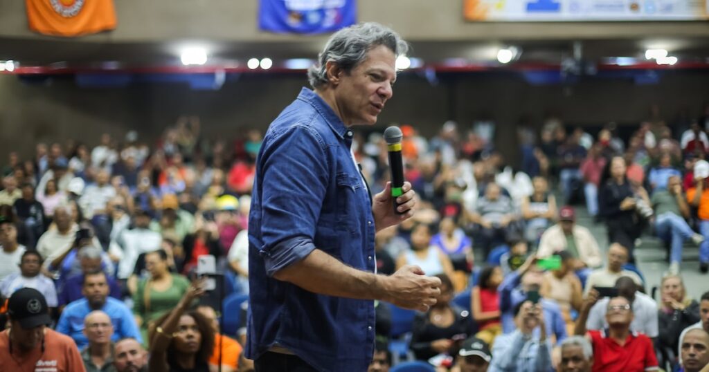 Em ato de 1º de Maio sem Lula, Haddad prega esforço pela reeleição do presidente e critica pesquisas