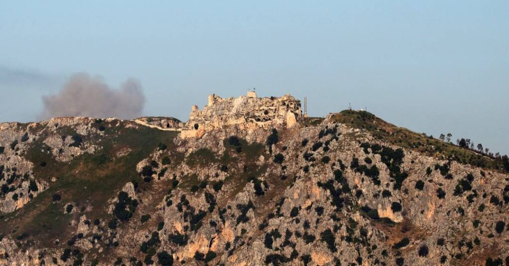Israel ocupa fortaleza estratégica e amplia ofensiva no sul do Líbano