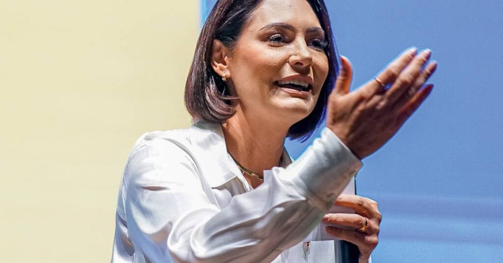 Michelle Bolsonaro sai em defesa da Ypê após suspensão da Anvisa; veja foto