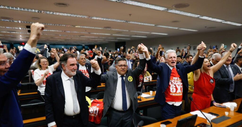 Quem foi contra? Veja como votaram deputados na aprovação da PEC sobre escala 6x1