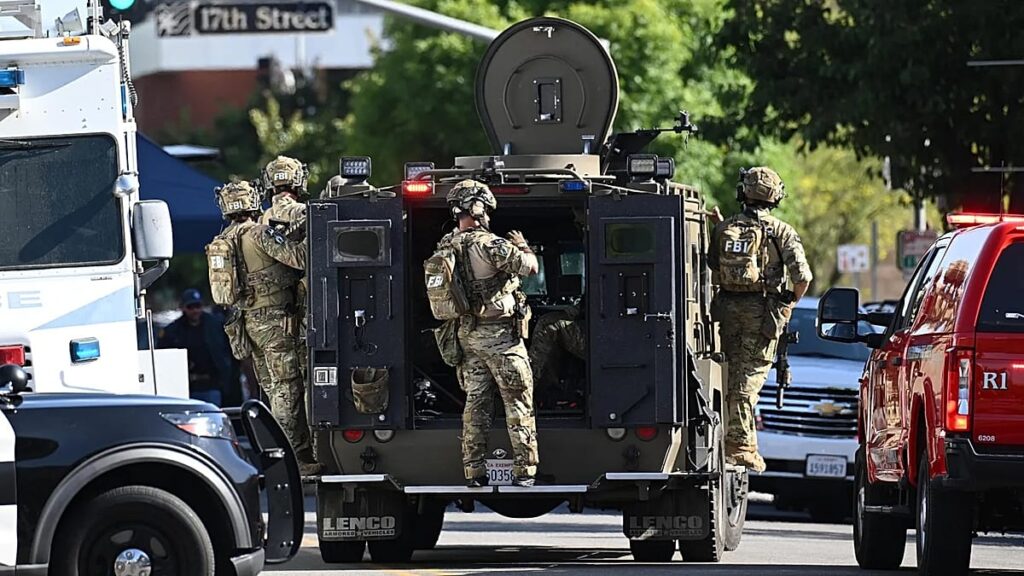 Agentes do FBI matam a tiros homem que mantinha reféns em prédio na Califórnia
