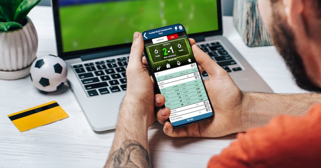 Dinheiro, vício e denúncias: como é a encruzilhada para lidar com a invasão das bets no futebol