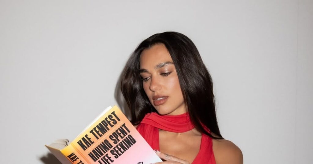 Dua Lipa, Oprah e mais: conheça os famosos que organizam clubes do livro