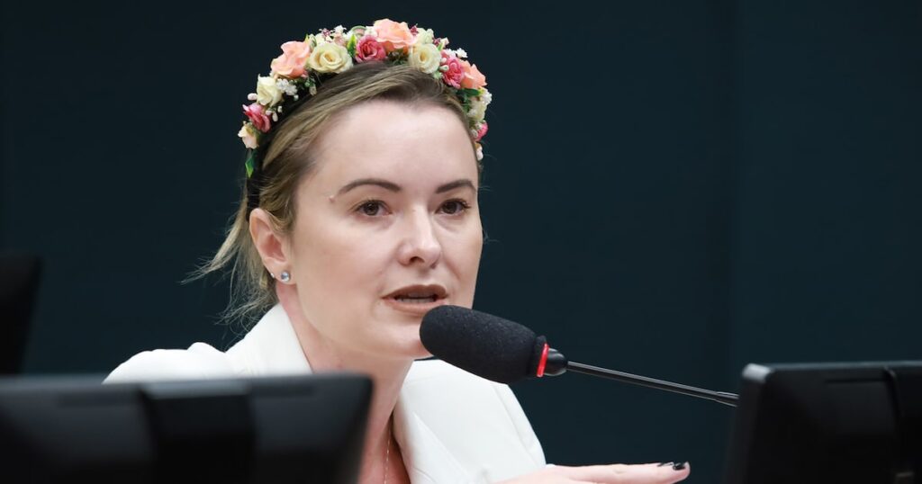 Eduardo Bolsonaro defende Júlia Zanatta para vice em chapa de Flávio: ‘Está à altura’