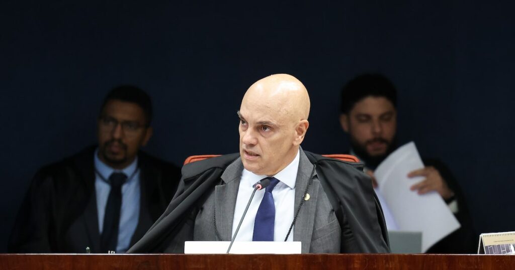 Moraes vai decidir se tira Bolsonaro da prisão domiciliar depois de receber advogados no STF