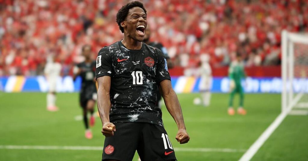 O artilheiro canadense que pode passar Messi