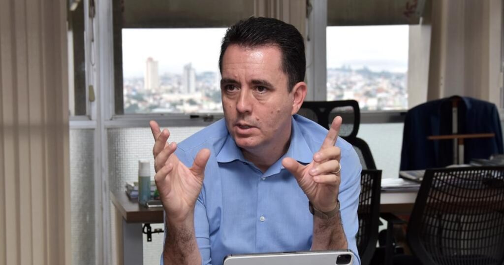 Paulo Serra desiste de candidatura ao governo de SP e anuncia pré-candidatura a deputado federal