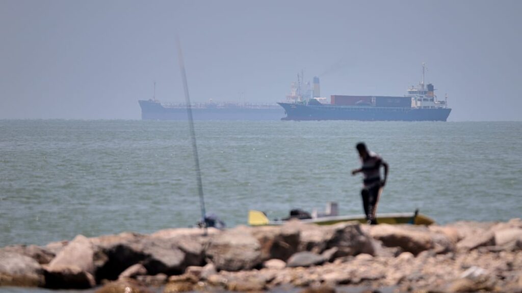 Reino Unido aumenta nível de ameaça no estreito de Ormuz após ataque a petroleiro
