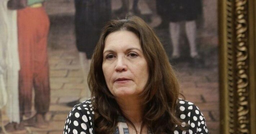 ‘Que tal você ser minha vice?’, diz Flávio a deputada Bia Kicis
