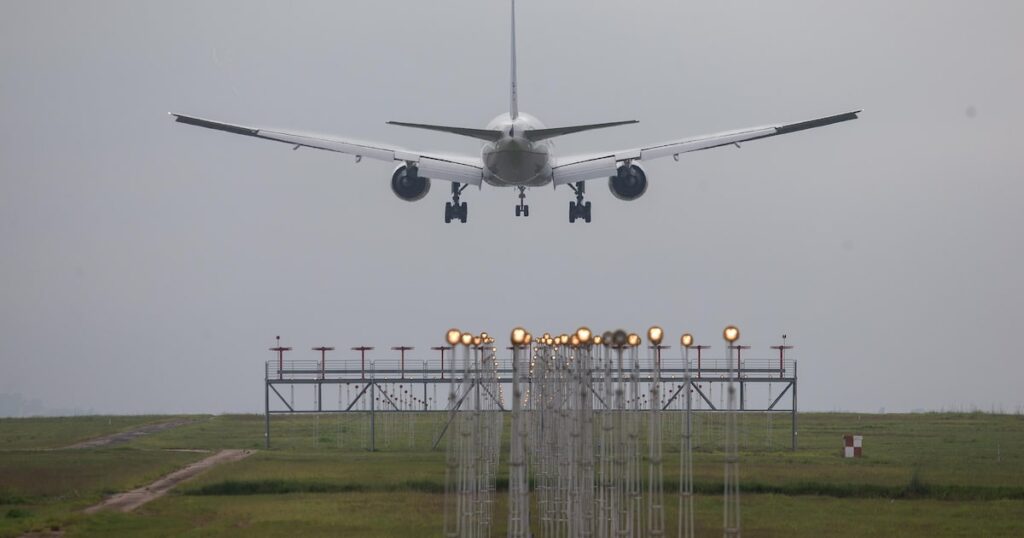 Aviões partindo de Recife e com destino a Guarulhos entram em rota de colisão; sistema evita choque