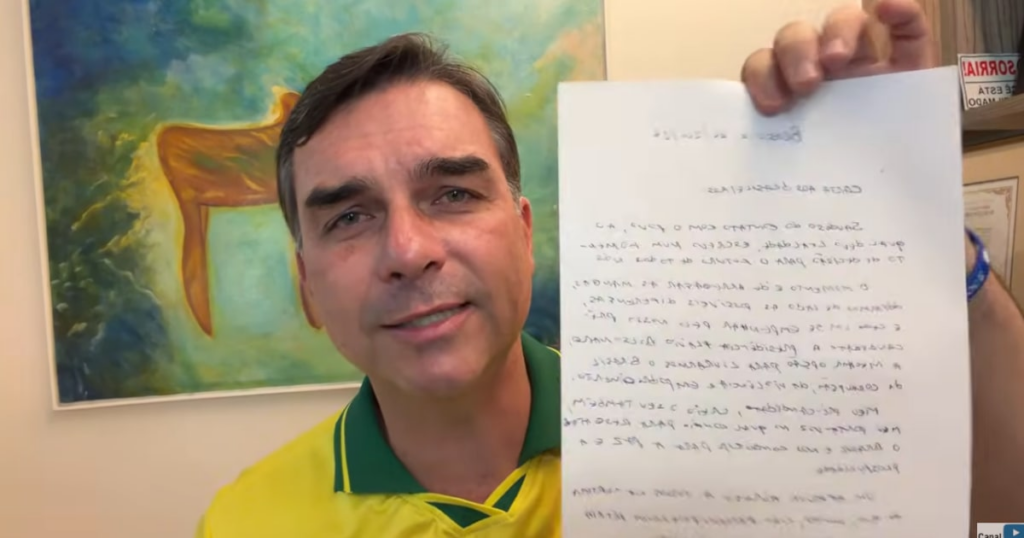 Defesa de Bolsonaro diz ao STF que ele não sabia que Flávio iria tornar carta pública