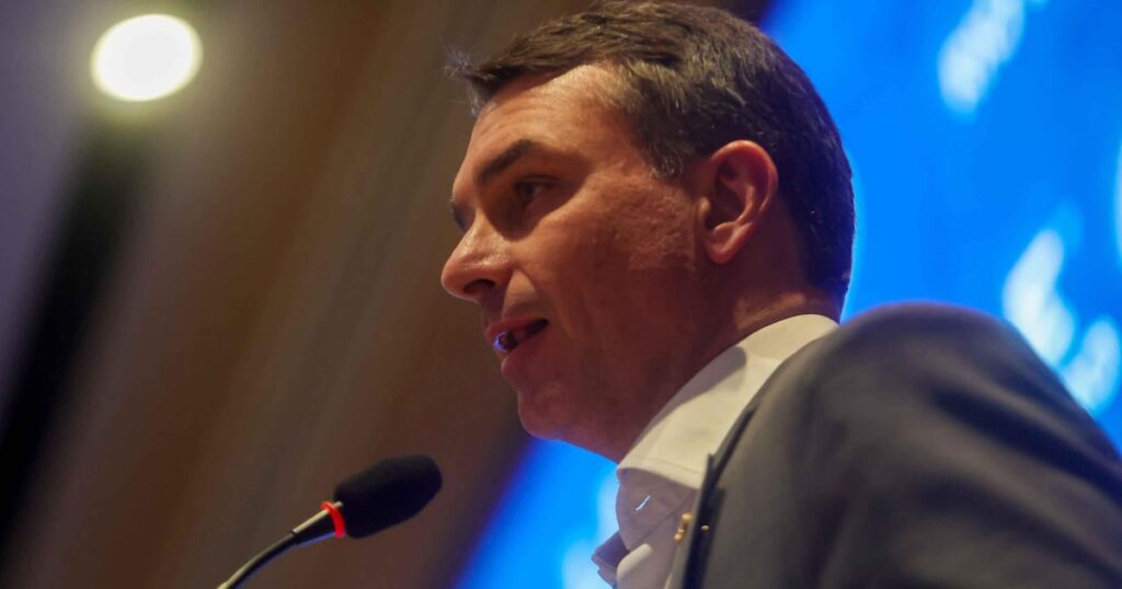 Genial/Quaest: O dado que mostra a piora de Flávio entre eleitores decisivos e o desafio da 3ª via