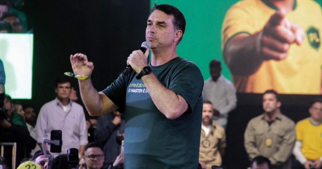 Lindbergh pede revogação da prisão domiciliar de Jair Bolsonaro por carta lida por Flávio