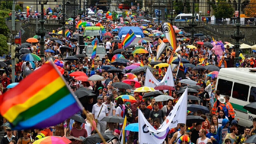 Mais de dez mil participantes na marcha de Orgulho LGBTQ+ de Bratislava