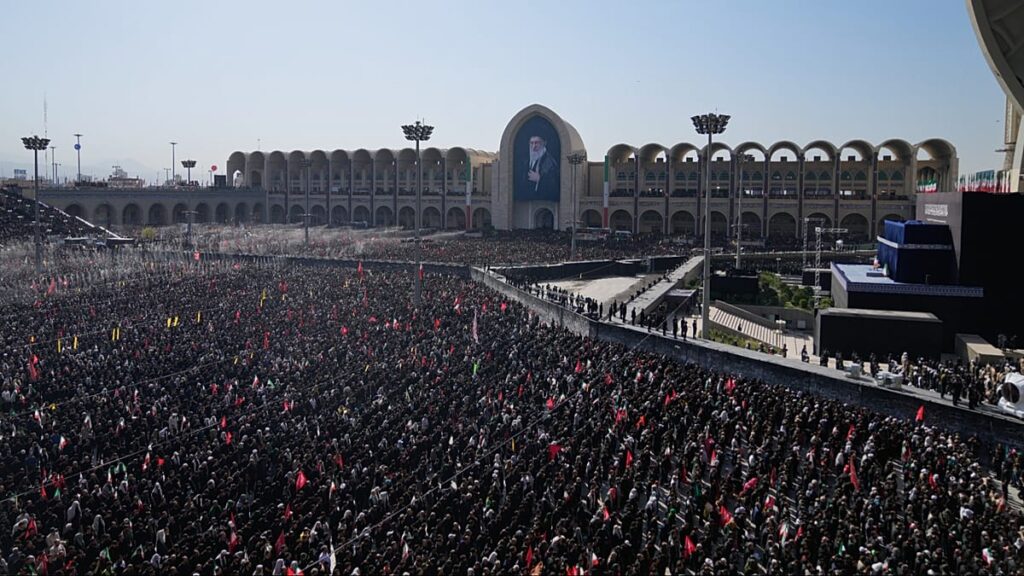Mojtaba e ex-presidentes não tiveram na cerimônia fúnebre de Ali Khamenei