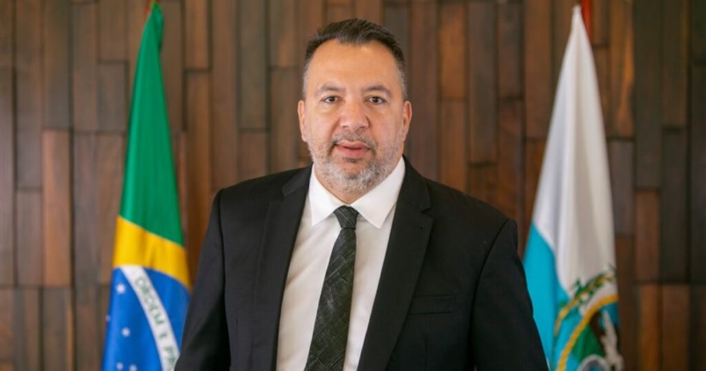 Moraes concede liberdade provisória a ex-prefeito de Belford Roxo preso com fuzil da PM em casa