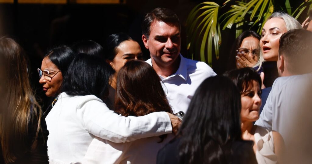 Mulher na vice de Flávio vira consenso após crise com Michelle, mas perfil expõe disputa no PL