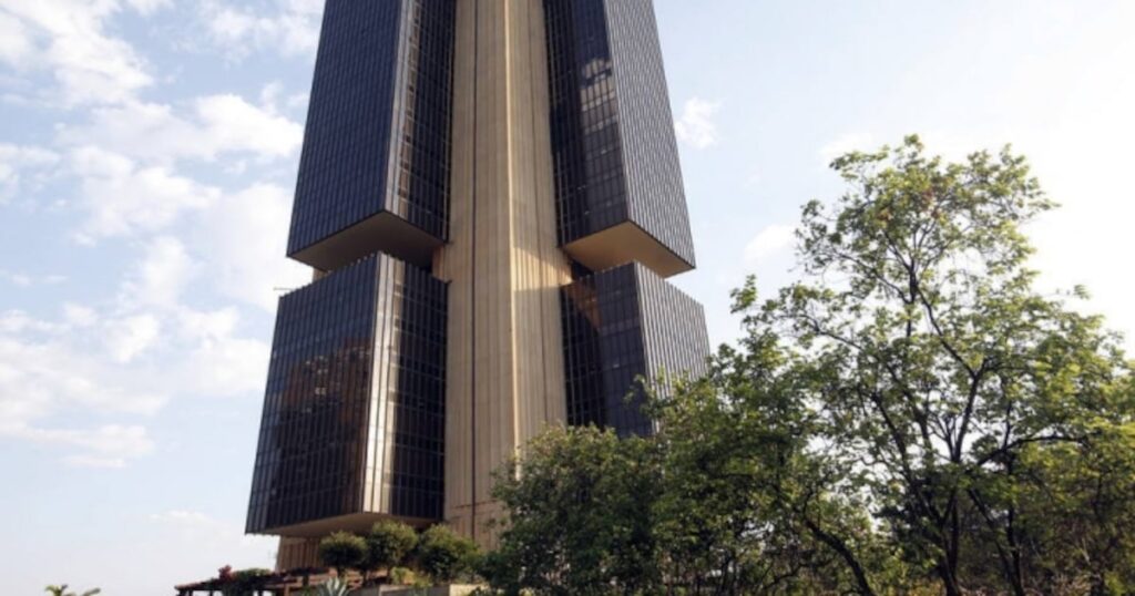 O Banco Central ainda quer cortar o juro; a realidade, não