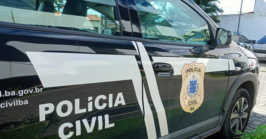 Polícia investiga suspeito flagrado fazendo gesto obsceno para mulher em condomínio na BA