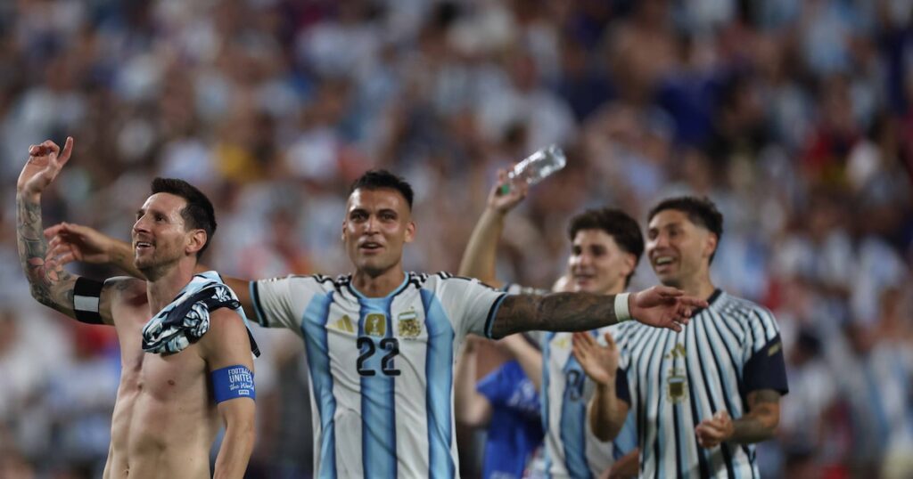 Scaloni exalta superação da Argentina e projeta jogo com a Inglaterra: ‘O que fizemos foi histórico’