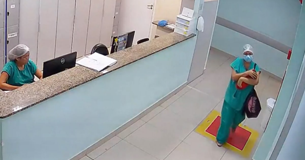 Tia de recém-nascida desconfiou de técnica de enfermagem e impediu que ela saísse de maternidade