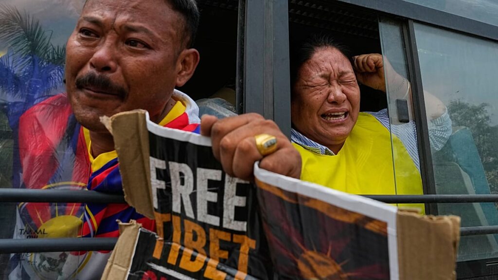 Vídeo. Índia: polícia detém ativistas tibetanos junto à embaixada chinesa em Nova Deli