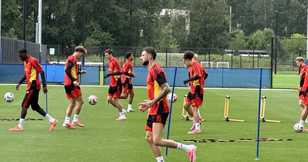 Zagueiro da Bélgica fica fora de duelo com a Espanha na Copa após ser barrado por clube; entenda
