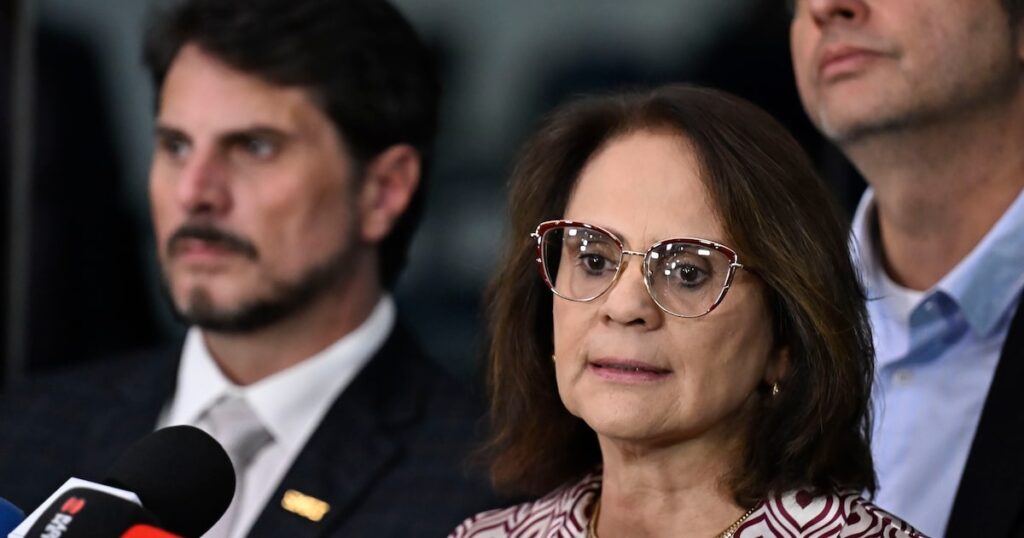 ‘Vocês não têm ideia do que fizeram com a Michelle Bolsonaro’, diz Damares sobre ataques machistas